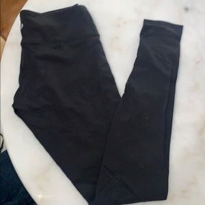 Lululemon - size 6 black wunder under legging